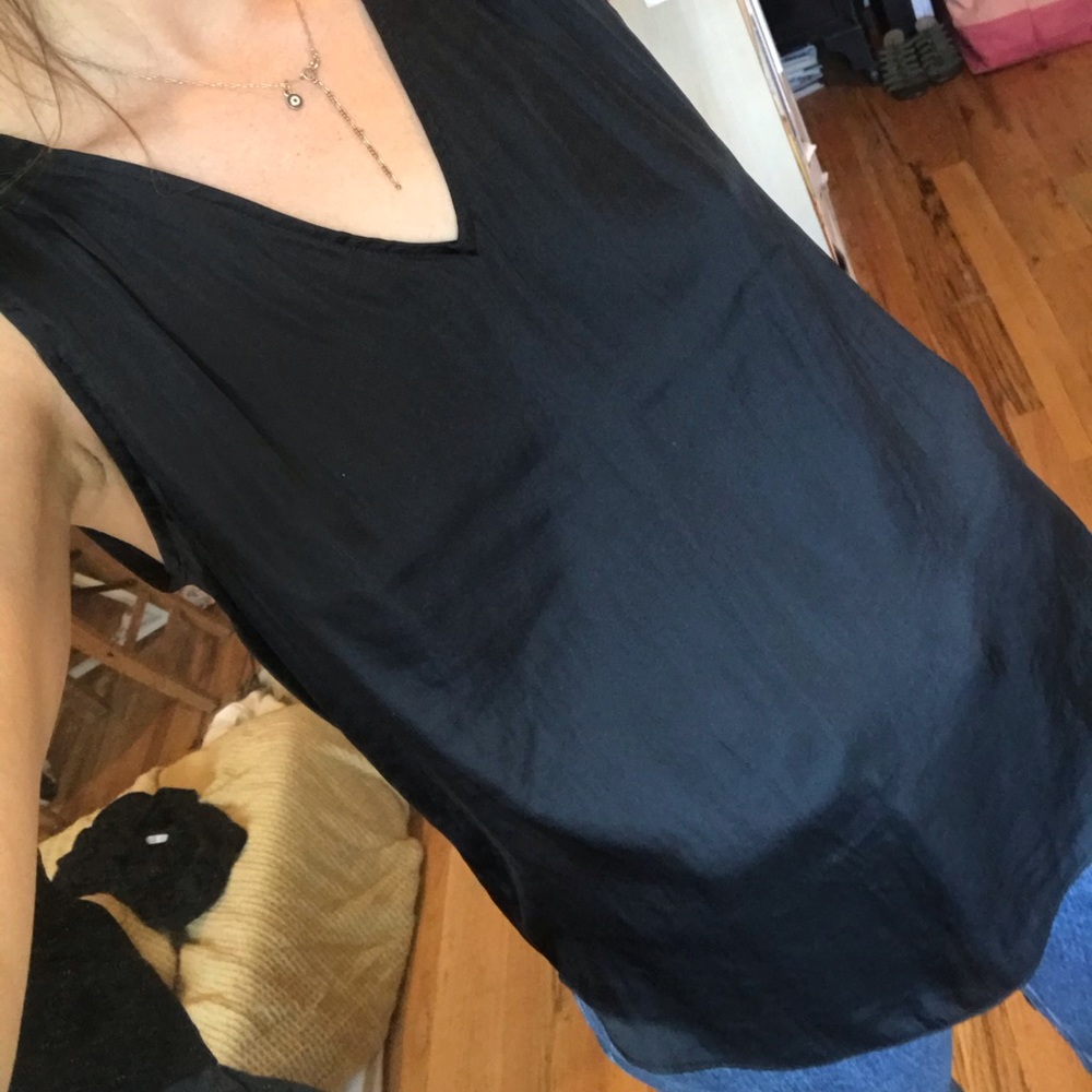 Banana Republic S scoop bottom silky tank